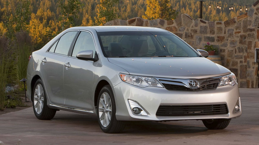 Phân khúc sedan hạng trung: Toyota Camry vững vàng ở vị trí số 1