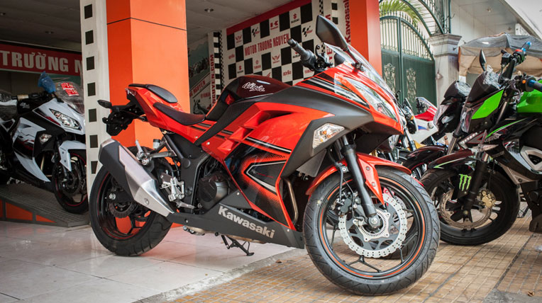 Kawasaki Ninja 300 ABS về VN với giá 300 triệu đồng