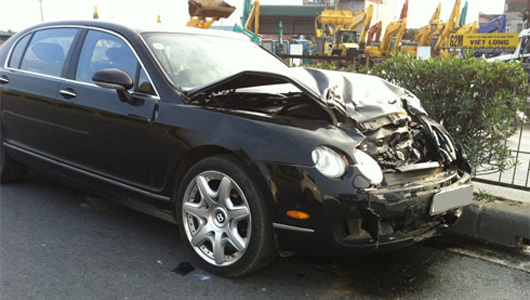 Bentley-gap-nan-quoc-lo-5.jpg