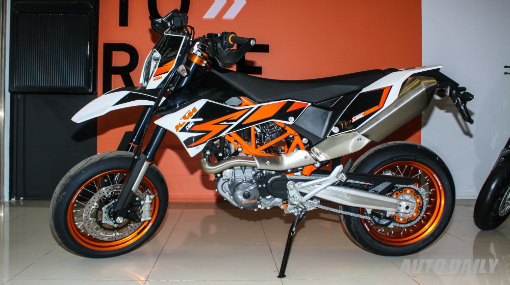 KTM-690-SMC-R-2014%20(1).jpg