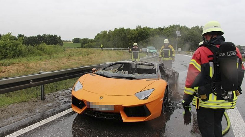 lamborghini-aventador%20(1).jpg