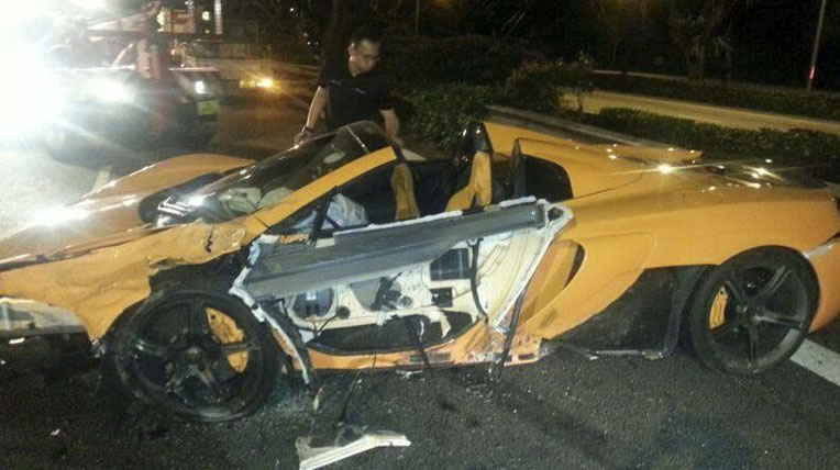 McLaren 650S Spider mới cóong gặp nạn