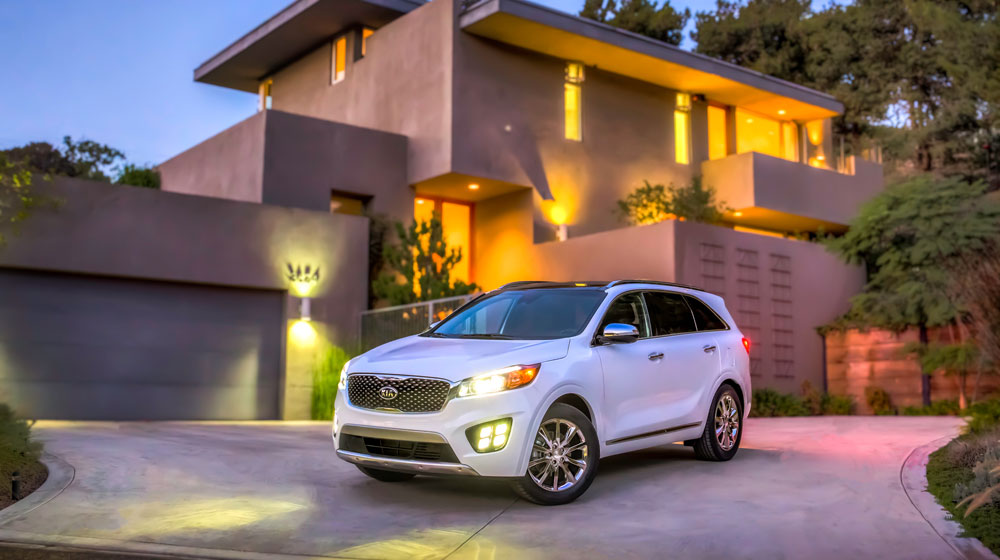 2016-kia-sorento-sxl-front-three-quarter-02.jpg