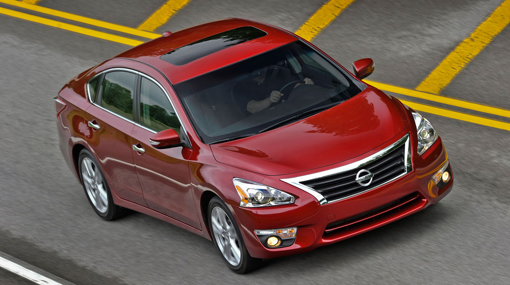 Tháng 12/2014: Nissan Altima dẫn đầu phân khúc sedan hạng trung