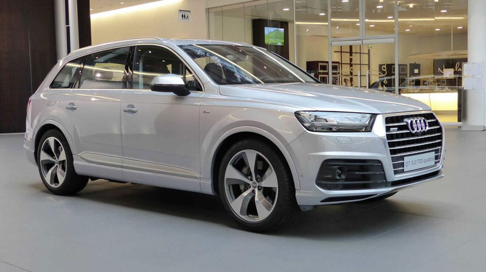 Audi “khoe” Q7 2015 tại trụ sở chính