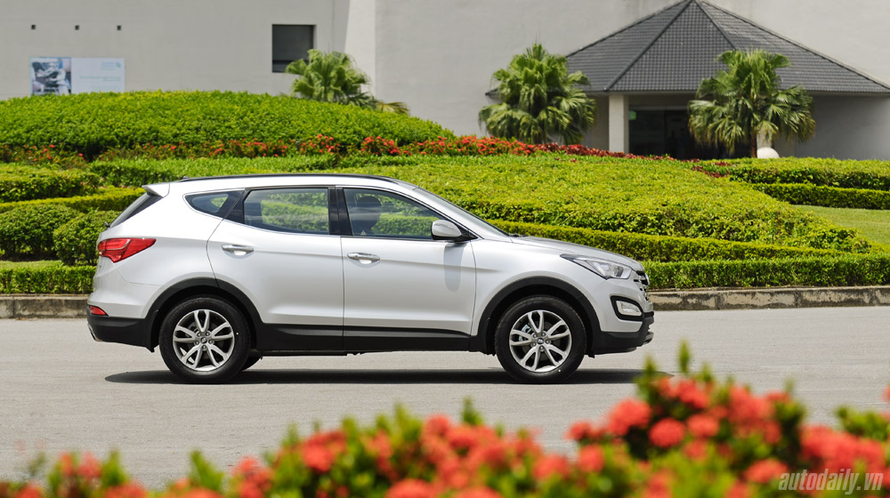 Hyundai-Santafe-2014%20(1).jpg