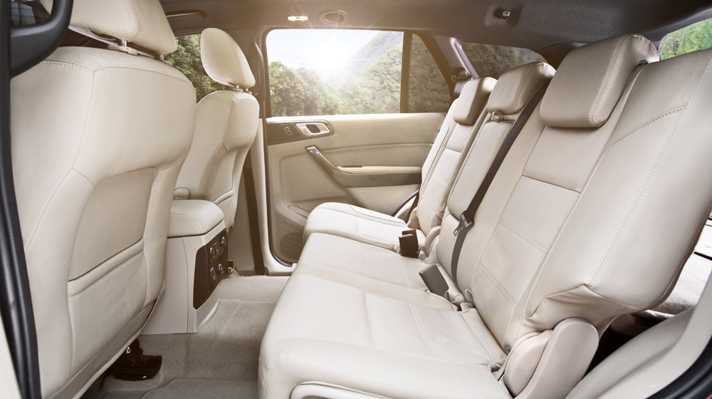 New-Ford-Everest-Interior-3-Flaxen.jpg