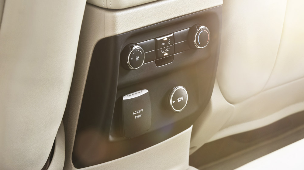 New-Ford-Everest-Power-Outlet-Flaxen.jpg