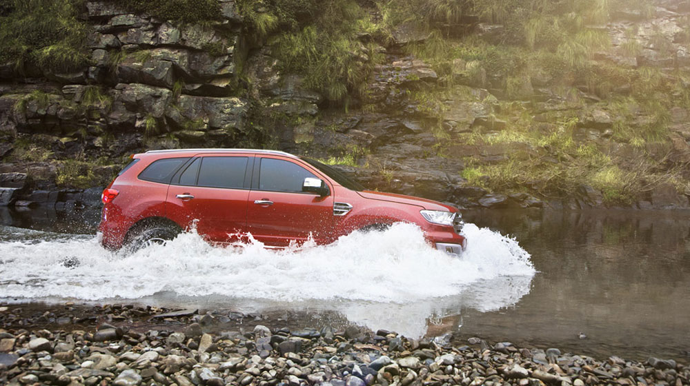 New-Ford-Everest-Water.jpg