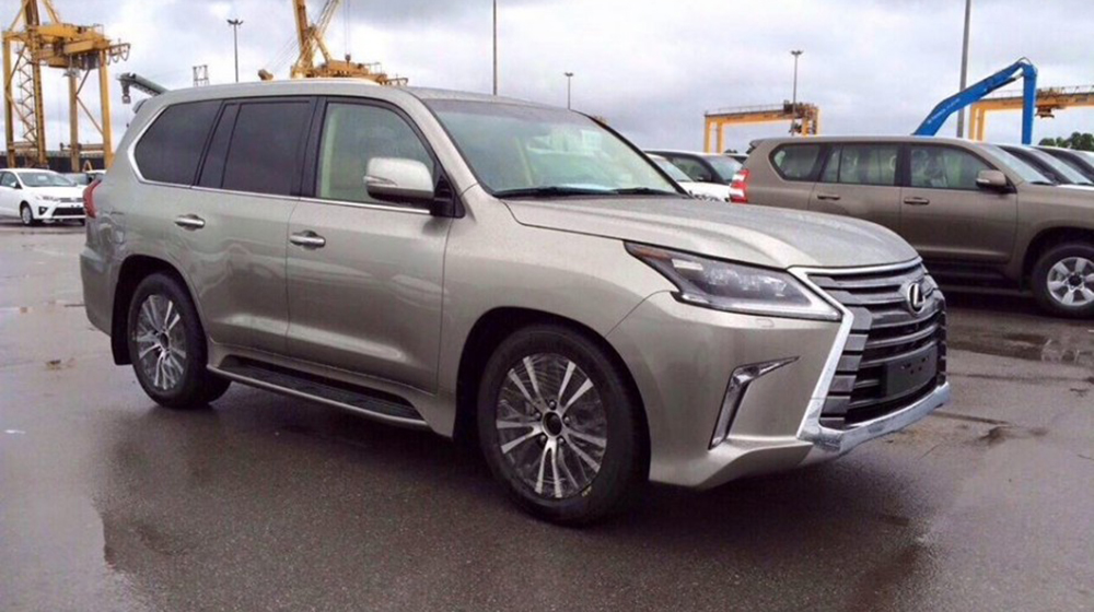 Lexus_LX570_2016%20(2).jpg