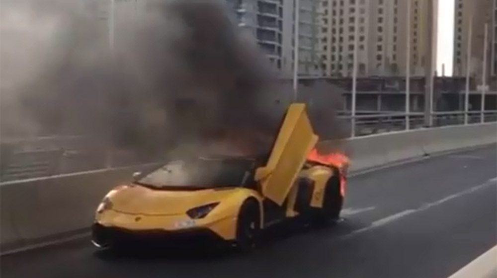 Lamborghini%20Aventador%20ch%C3%A1y%20(1).jpg