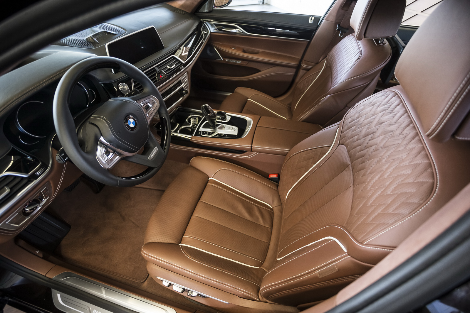 2016-BMW-7-Series-17.jpg