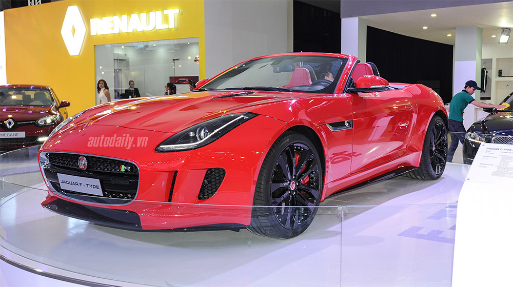 Jaguar%20F-type%20R%20(15).jpg