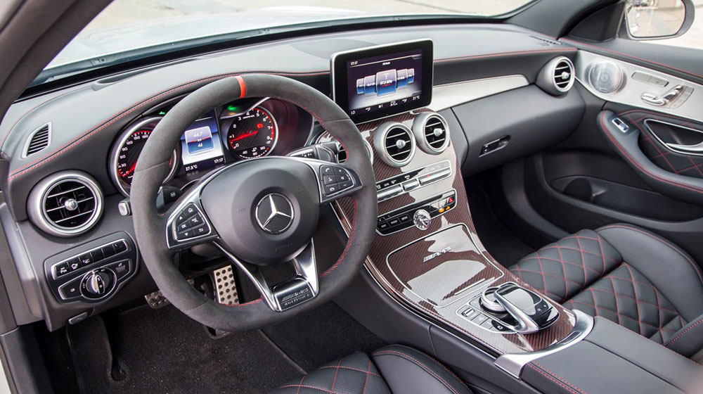 Khoang nội thất của Mercedes AMG C 63 S Edition 1 