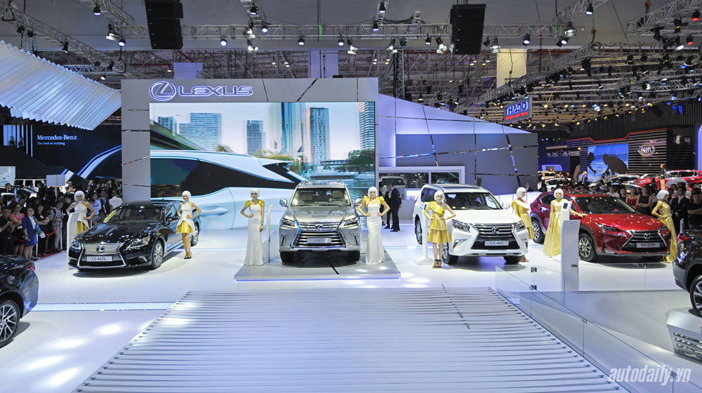 Video: Màn trình diễn ấn tượng của Lexus tại Vietnam Motor Show 2015