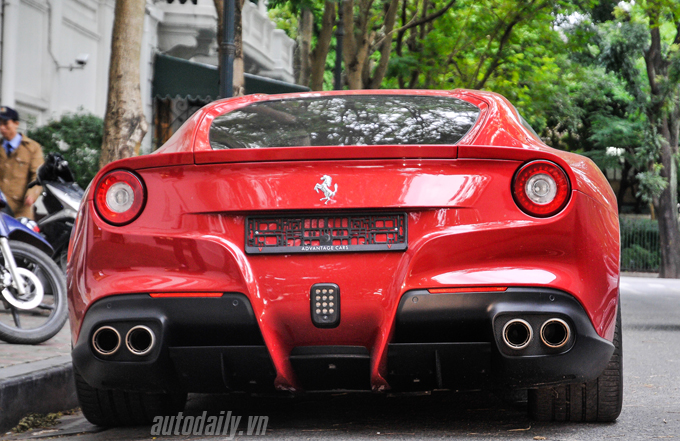 Ferrari%20F12%20%20Berlinetta%20(13).jpg