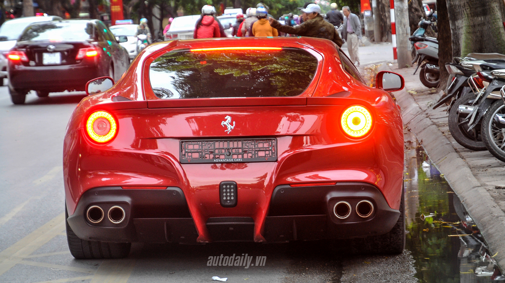 Ferrari%20F12%20%20Berlinetta%20(6).jpg