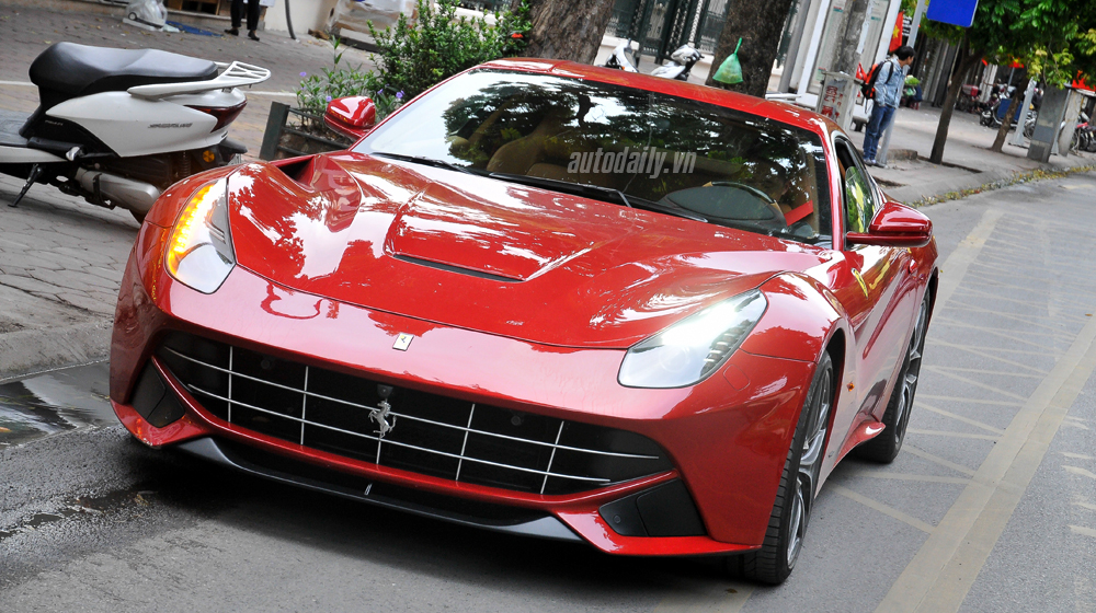 Ferrari%20F12%20%20Berlinetta%20(8).JPG