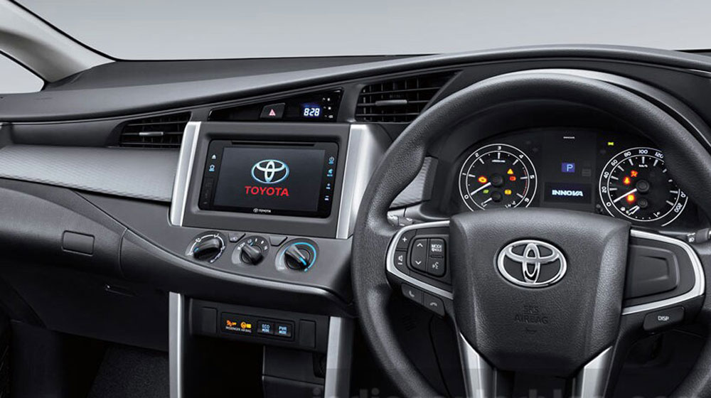 2016-Toyota-Innova-manual-AC-press-images.jpg
