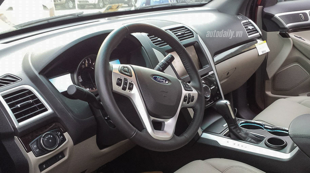 Ford_Explorer_2015%20(1).jpg