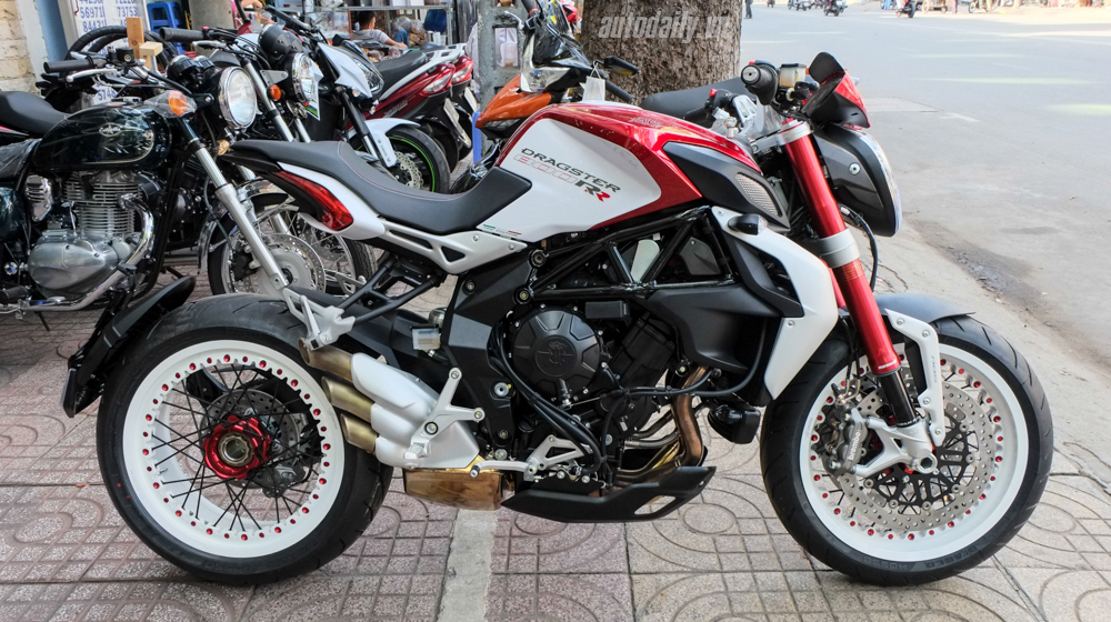 Xem chi tiết MV Agusta Dragster 800RR 2015 MV_Agusta_Dragster_800RR_2015 (10).jpg
