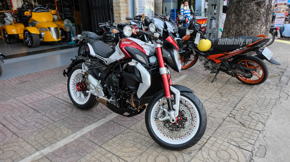 Xem chi tiết MV Agusta Dragster 800RR 2015 MV_Agusta_Dragster_800RR_2015 (31).jpg