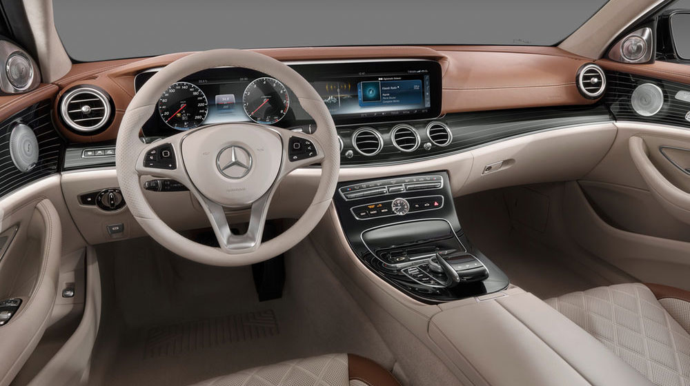 2017-Mercedes-Benz-E-Class-cockpit-02.jpg