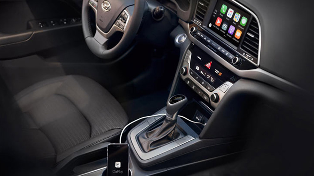 2017_Hyundai_Elantra_with_Apple_CarPlay.jpg