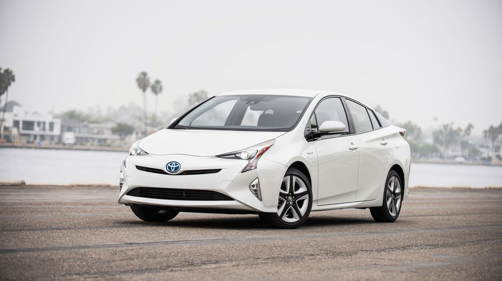 2016-Toyota-Prius-Four-Touring-front-three-quarter-02.jpg