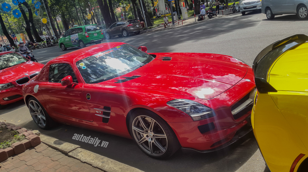Mercedes_SLS%20(4).jpg