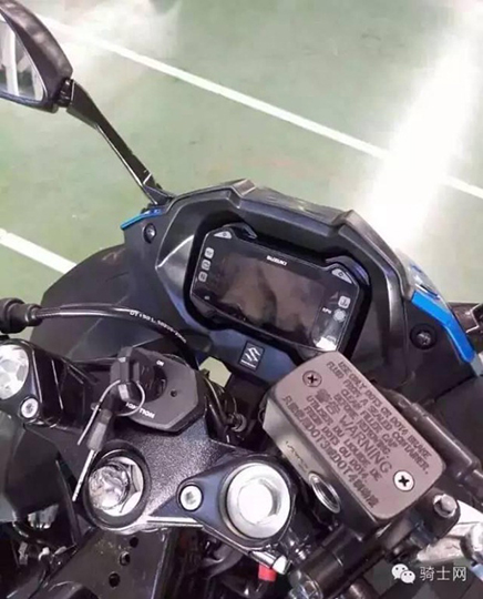 Suzuki-Gixxer-250-instrument-cluster-spied.jpg