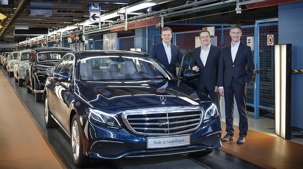 Chiếc Mercedes-Benz E-Class 2016 đầu tiên xuất xưởng