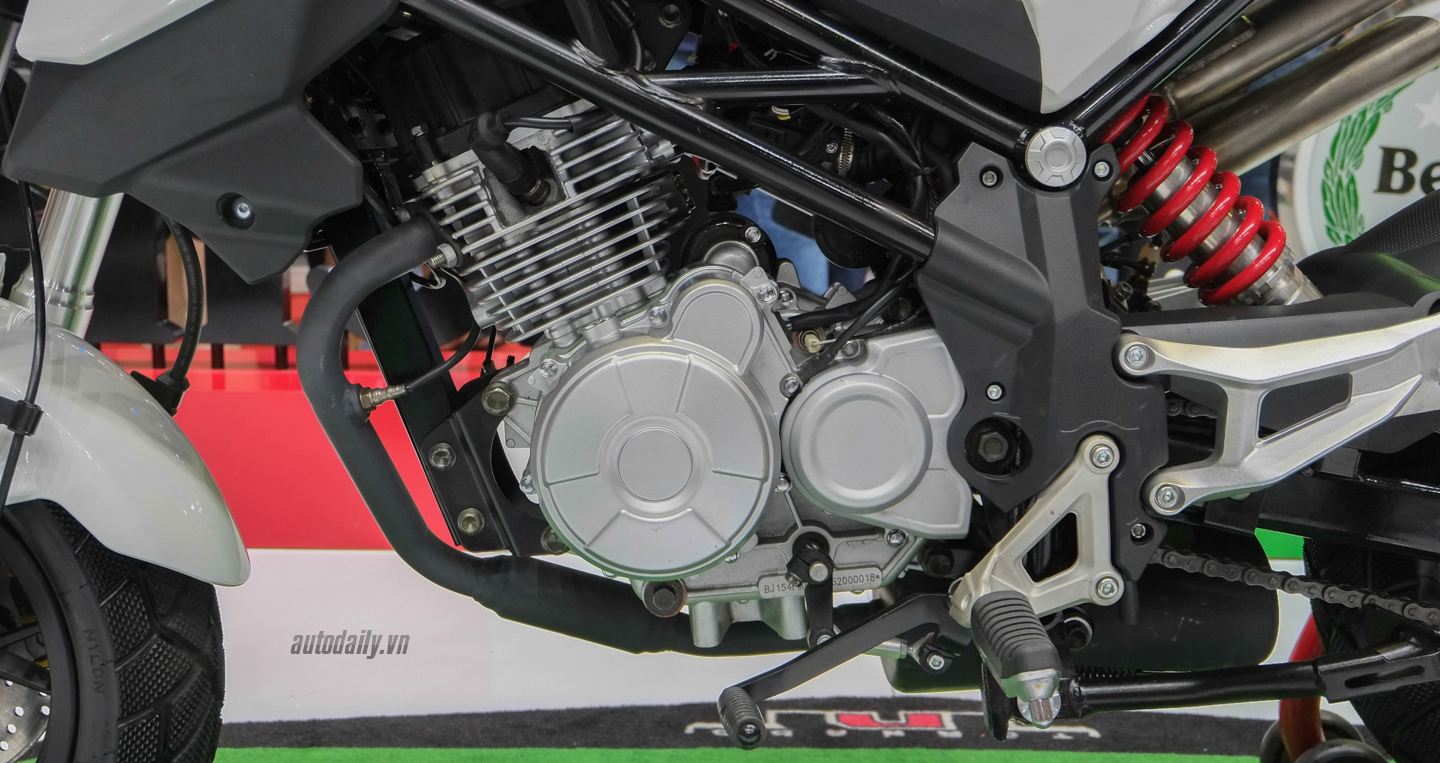 Xem thêm ảnh Benelli Naked T-135 Benelli_TNT_Naked_T135 (11).jpg