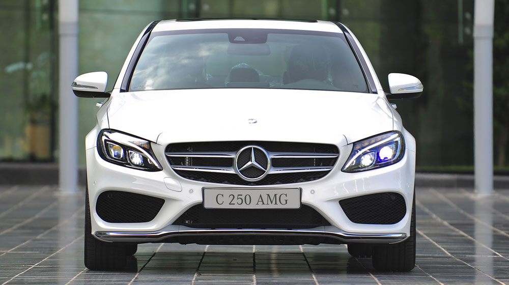 MercedesBenz giới thiệu CClass 2015 với ngôn ngữ thiết kế mới nhẹ hơn  100 kg nhiều loại động cơ