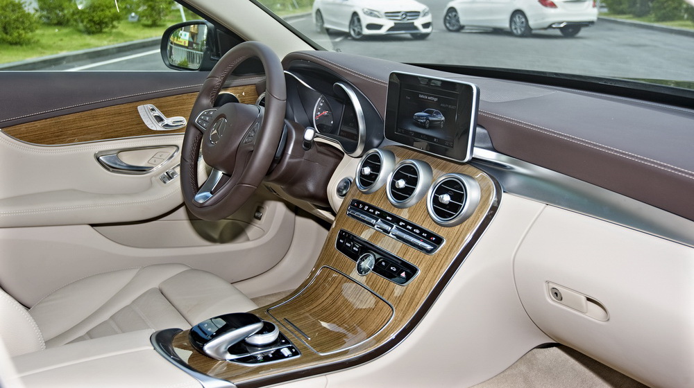 Mercedes-Benz C250 AMG & Exclusive: "Song kiếm hợp bích" - 4